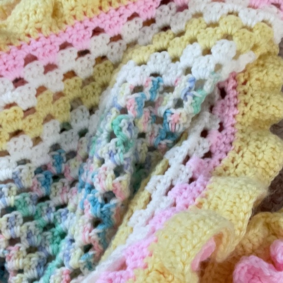 Hand crocheted gender neutral baby blanket - Picture 5 of 5